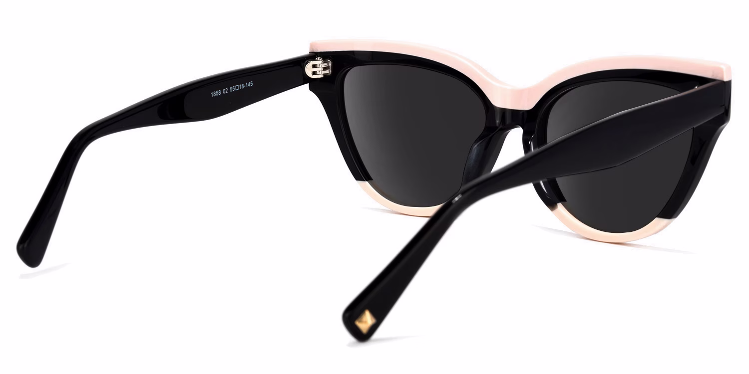 Elegant Black Cat-Eye Glasses with Premium Materials for Chic Sophistication